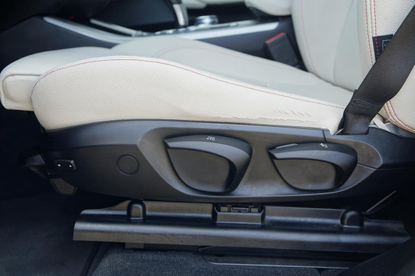 BMW X3 sDrive20i Centennial High Executive M SPORT / TREKHAAK ELEKTRISCH / INDIVIDUAL / CAMERA