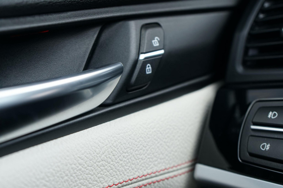 BMW X3 sDrive20i Centennial High Executive M SPORT / TREKHAAK ELEKTRISCH / INDIVIDUAL / CAMERA