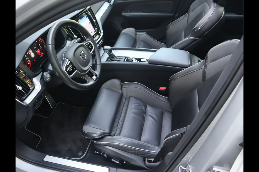 Volvo V60 2.0 T4 R-Design / Panoramadak / Trekhaak