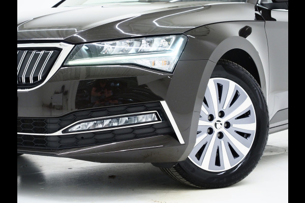 Škoda Superb Combi 1.4 TSI iV Business Edition Plus | Panoramadak | Trekhaak | Canton | Keyless | Adaptive Cruise | Carplay