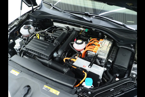 Škoda Superb Combi 1.4 TSI iV Business Edition Plus | Panoramadak | Trekhaak | Canton | Keyless | Adaptive Cruise | Carplay