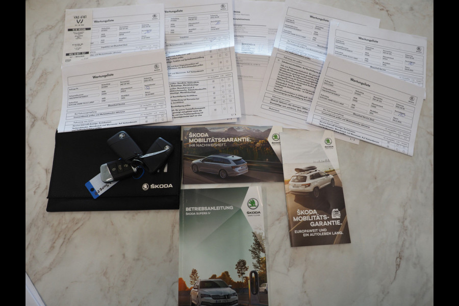 Škoda Superb Combi 1.4 TSI iV Business Edition Plus | Panoramadak | Trekhaak | Canton | Keyless | Adaptive Cruise | Carplay