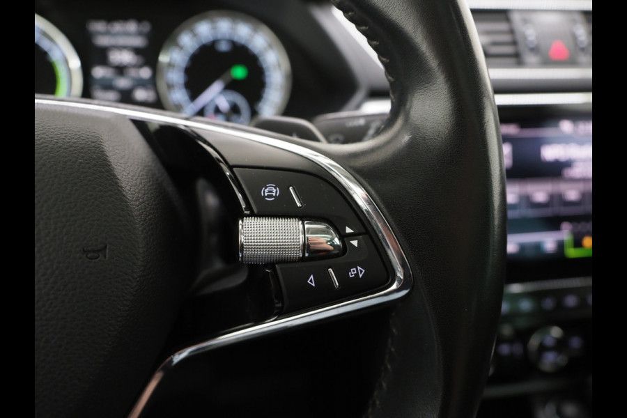 Škoda Superb Combi 1.4 TSI iV Business Edition Plus | Panoramadak | Trekhaak | Canton | Keyless | Adaptive Cruise | Carplay