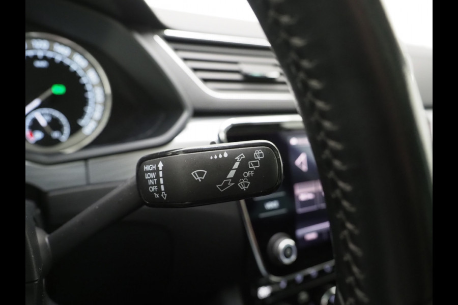 Škoda Superb Combi 1.4 TSI iV Business Edition Plus | Panoramadak | Trekhaak | Canton | Keyless | Adaptive Cruise | Carplay