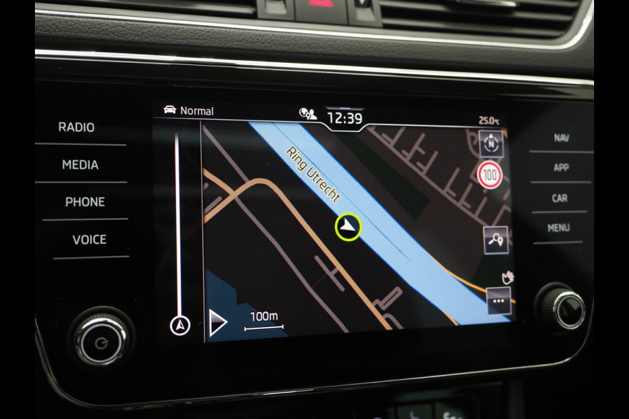 Škoda Superb Combi 1.4 TSI iV Business Edition Plus | Panoramadak | Trekhaak | Canton | Keyless | Adaptive Cruise | Carplay