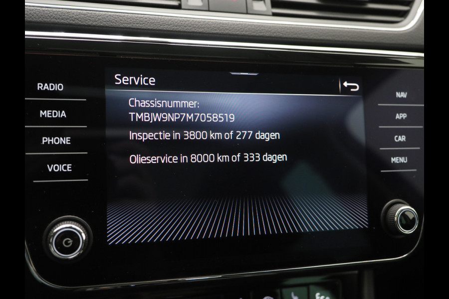 Škoda Superb Combi 1.4 TSI iV Business Edition Plus | Panoramadak | Trekhaak | Canton | Keyless | Adaptive Cruise | Carplay