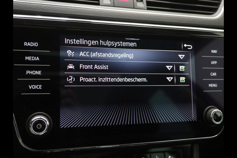 Škoda Superb Combi 1.4 TSI iV Business Edition Plus | Panoramadak | Trekhaak | Canton | Keyless | Adaptive Cruise | Carplay