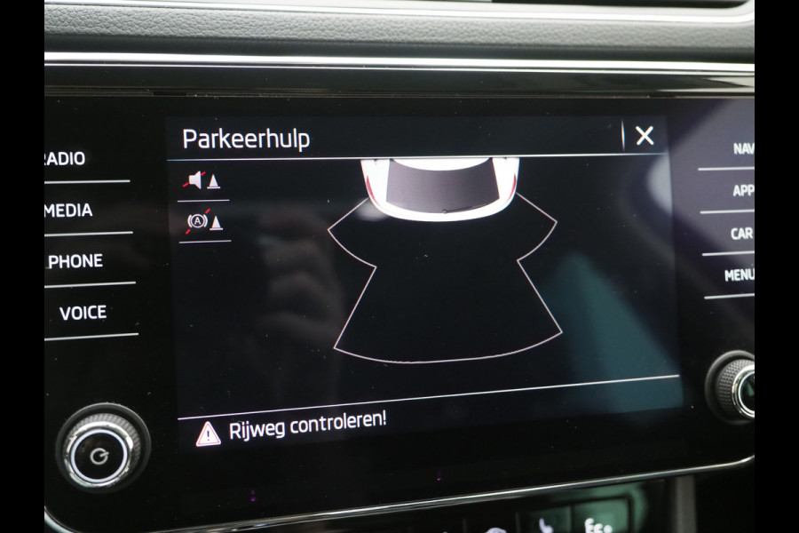 Škoda Superb Combi 1.4 TSI iV Business Edition Plus | Panoramadak | Trekhaak | Canton | Keyless | Adaptive Cruise | Carplay