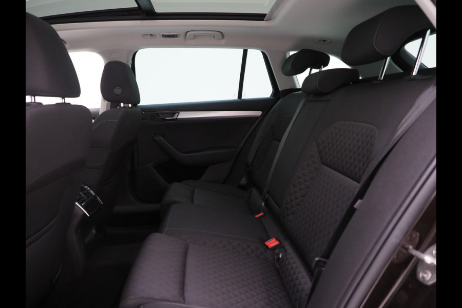 Škoda Superb Combi 1.4 TSI iV Business Edition Plus | Panoramadak | Trekhaak | Canton | Keyless | Adaptive Cruise | Carplay