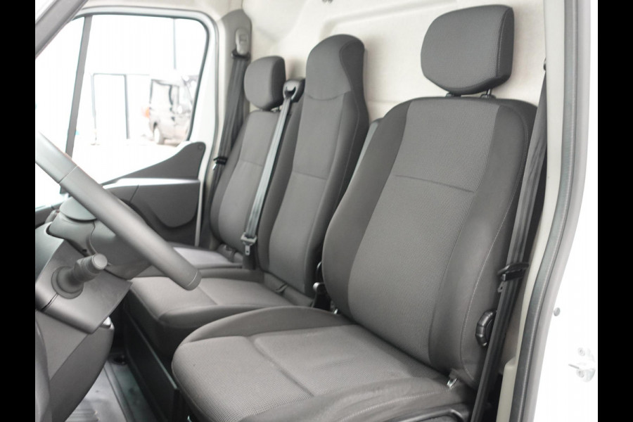 Renault Master T35 2.3 dCi 135PK L2H2 Airco Cruise Control Camera Nav PDC V+A Trekhaak 270° Deuren