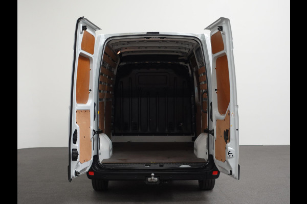 Renault Master T35 2.3 dCi 135PK L2H2 Airco Cruise Control Camera Nav PDC V+A Trekhaak 270° Deuren