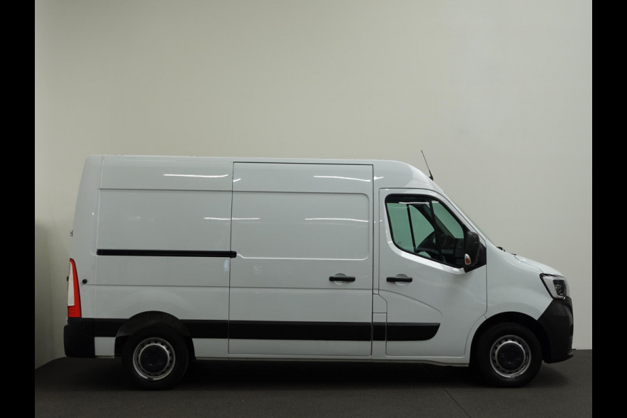 Renault Master T35 2.3 dCi 135PK L2H2 Airco Cruise Control Camera Nav PDC V+A Trekhaak 270° Deuren