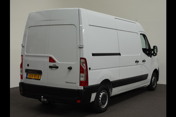 Renault Master T35 2.3 dCi 135PK L2H2 Airco Cruise Control Camera Nav PDC V+A Trekhaak 270° Deuren