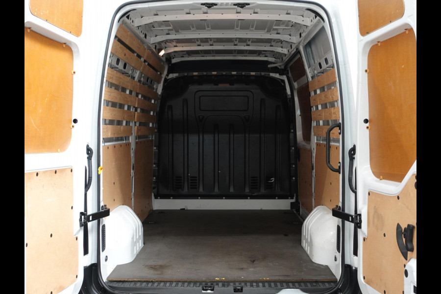 Renault Master T35 2.3 dCi 135PK L2H2 Airco Cruise Control Camera Nav PDC V+A Trekhaak 270° Deuren