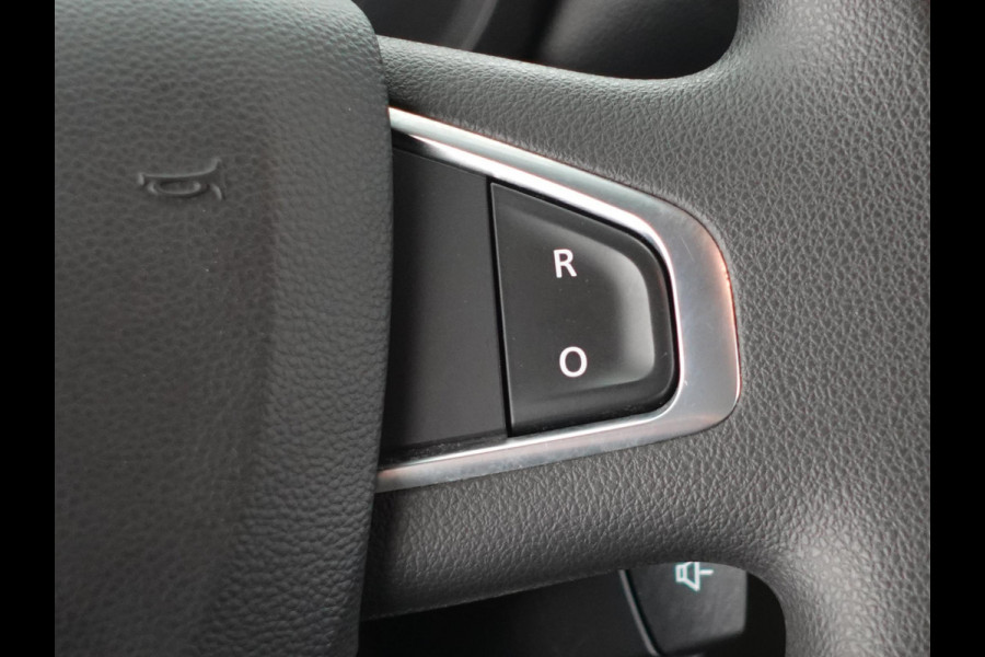 Renault Master T35 2.3 dCi 135PK L2H2 Airco Cruise Control Camera Nav PDC V+A Trekhaak 270° Deuren