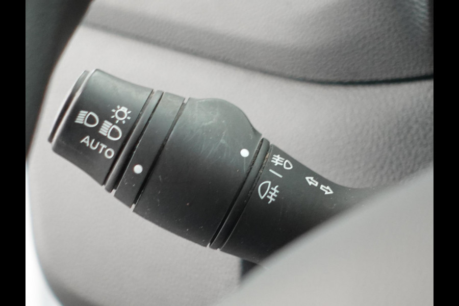 Renault Master T35 2.3 dCi 135PK L2H2 Airco Cruise Control Camera Nav PDC V+A Trekhaak 270° Deuren
