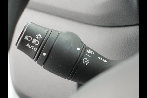 Renault Master T35 2.3 dCi 135PK L2H2 Airco Cruise Control Camera Nav PDC V+A Trekhaak 270° Deuren