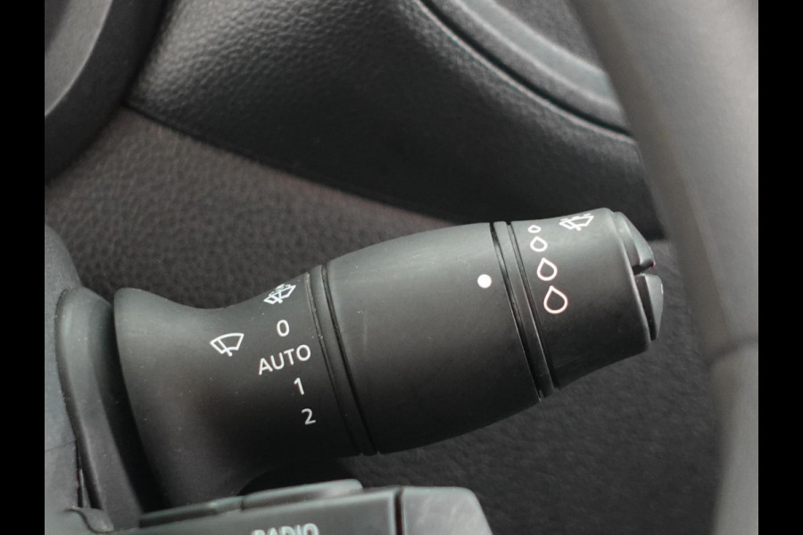 Renault Master T35 2.3 dCi 135PK L2H2 Airco Cruise Control Camera Nav PDC V+A Trekhaak 270° Deuren