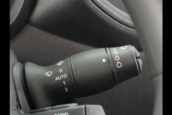 Renault Master T35 2.3 dCi 135PK L2H2 Airco Cruise Control Camera Nav PDC V+A Trekhaak 270° Deuren