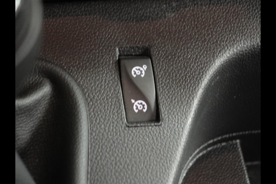 Renault Master T35 2.3 dCi 135PK L2H2 Airco Cruise Control Camera Nav PDC V+A Trekhaak 270° Deuren