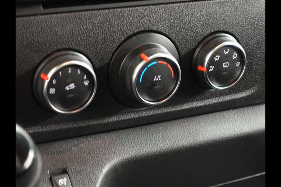 Renault Master T35 2.3 dCi 135PK L2H2 Airco Cruise Control Camera Nav PDC V+A Trekhaak 270° Deuren