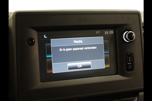 Renault Master T35 2.3 dCi 135PK L2H2 Airco Cruise Control Camera Nav PDC V+A Trekhaak 270° Deuren