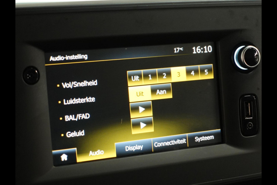 Renault Master T35 2.3 dCi 135PK L2H2 Airco Cruise Control Camera Nav PDC V+A Trekhaak 270° Deuren