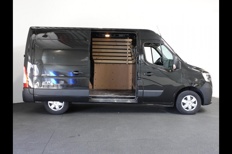 Renault Master T33 2.3 dCi 135PK L2H2 Work Edition Airco Cruise Camera Navigatie Parkeersensoren Trekhaak