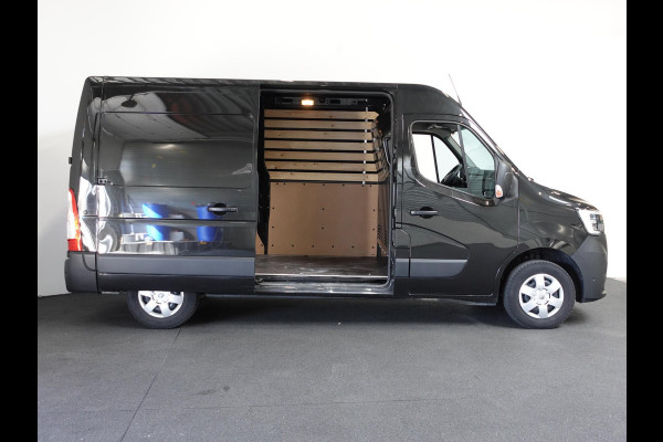 Renault Master T33 2.3 dCi 135PK L2H2 Work Edition Airco Cruise Camera Navigatie Parkeersensoren Trekhaak