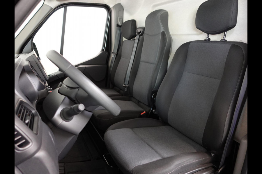 Renault Master T33 2.3 dCi 135PK L2H2 Work Edition Airco Cruise Camera Navigatie Parkeersensoren Trekhaak