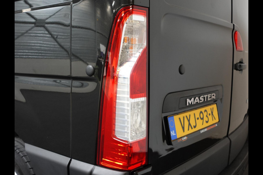 Renault Master T33 2.3 dCi 135PK L2H2 Work Edition Airco Cruise Camera Navigatie Parkeersensoren Trekhaak