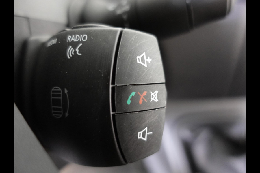 Renault Master T33 2.3 dCi 135PK L2H2 Work Edition Airco Cruise Camera Navigatie Parkeersensoren Trekhaak