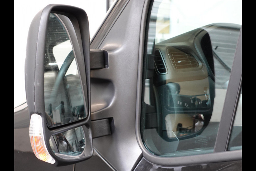 Renault Master T33 2.3 dCi 135PK L2H2 Work Edition Airco Cruise Camera Navigatie Parkeersensoren Trekhaak