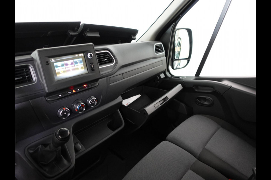 Renault Master T33 2.3 dCi 135PK L2H2 Work Edition Airco Cruise Camera Navigatie Parkeersensoren Trekhaak