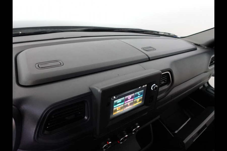 Renault Master T33 2.3 dCi 135PK L2H2 Work Edition Airco Cruise Camera Navigatie Parkeersensoren Trekhaak