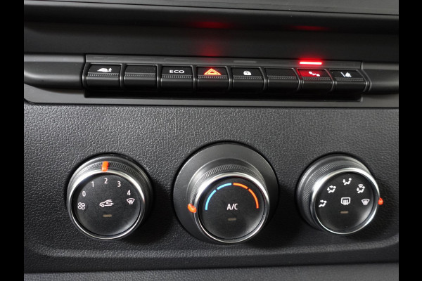 Renault Master T33 2.3 dCi 135PK L2H2 Work Edition Airco Cruise Camera Navigatie Parkeersensoren Trekhaak