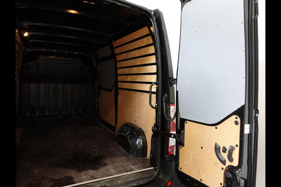 Renault Master T33 2.3 dCi 135PK L2H2 Work Edition Airco Cruise Camera Navigatie Parkeersensoren Trekhaak
