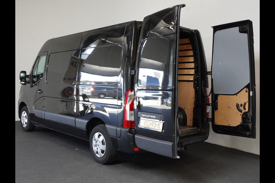 Renault Master T33 2.3 dCi 135PK L2H2 Work Edition Airco Cruise Camera Navigatie Parkeersensoren Trekhaak