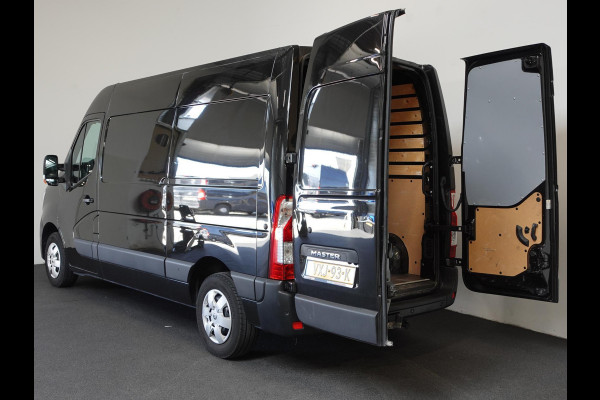 Renault Master T33 2.3 dCi 135PK L2H2 Work Edition Airco Cruise Camera Navigatie Parkeersensoren Trekhaak