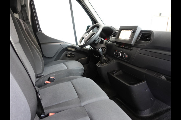 Renault Master T33 2.3 dCi 135PK L2H2 Work Edition Airco Cruise Camera Navigatie Parkeersensoren Trekhaak
