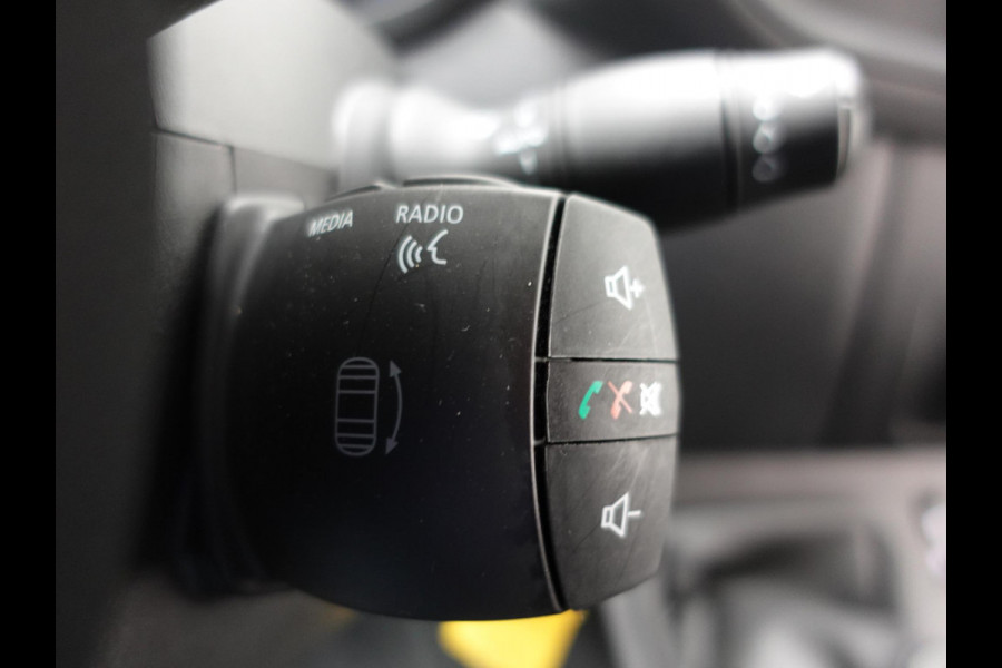Renault Master T33 2.3 dCi 135PK L2H2 Work Edition Airco Bluetooth Cruise Control Trekhaak