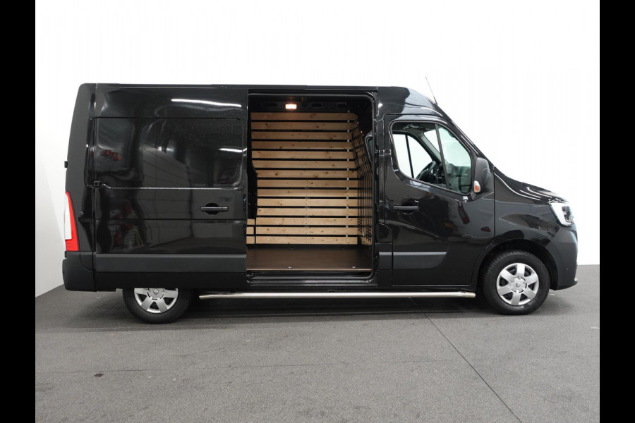 Renault Master T33 2.3 dCi 135PK L2H2 Work Edition Airco Bluetooth Cruise Control Trekhaak