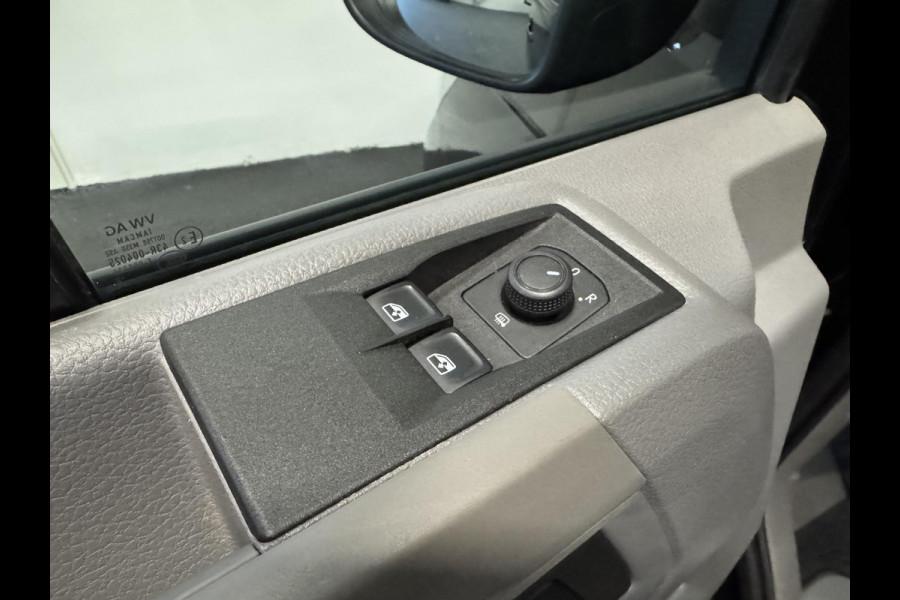 Volkswagen Crafter 2.0 TDI 177pk Automaat L3H3 / L2H2 Highline Camera Carplay Trekhaak Cruise control  Massage stoel