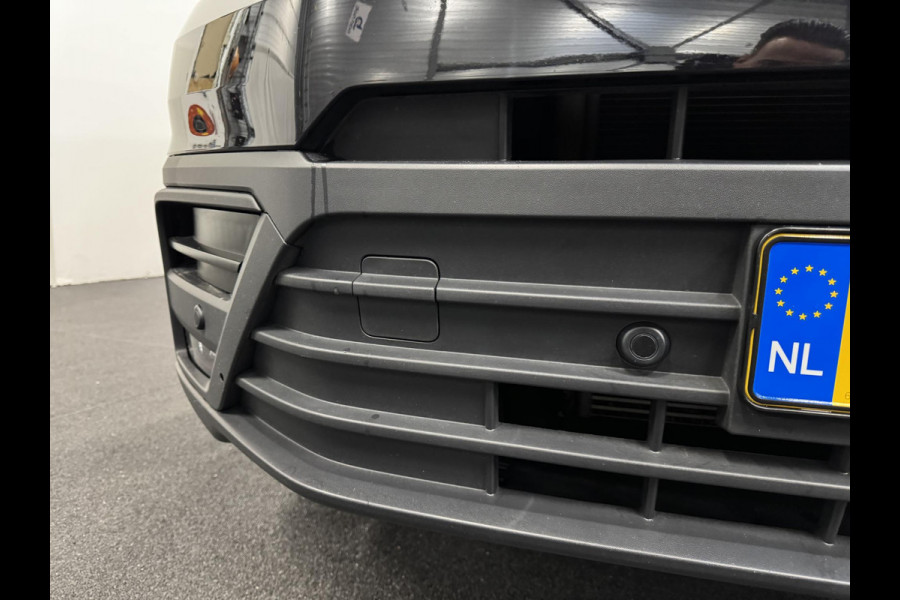 Volkswagen Crafter 2.0 TDI 177pk Automaat L3H3 / L2H2 Highline Camera Carplay Trekhaak Cruise control  Massage stoel