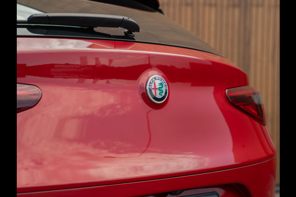 Alfa Romeo Stelvio 2.9 V6 AWD Quadrifoglio | Panoramadak | Rosso Competizione | Lederen dashboard
