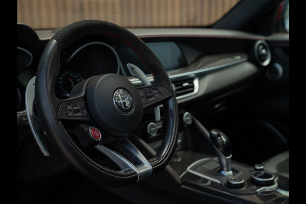 Alfa Romeo Stelvio 2.9 V6 AWD Quadrifoglio | Panoramadak | Rosso Competizione | Lederen dashboard