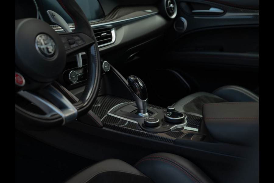 Alfa Romeo Stelvio 2.9 V6 AWD Quadrifoglio | Panoramadak | Rosso Competizione | Lederen dashboard