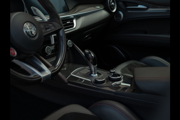 Alfa Romeo Stelvio 2.9 V6 AWD Quadrifoglio | Panoramadak | Rosso Competizione | Lederen dashboard