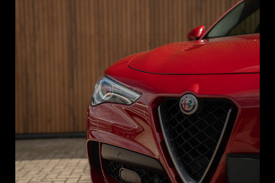Alfa Romeo Stelvio 2.9 V6 AWD Quadrifoglio | Panoramadak | Rosso Competizione | Lederen dashboard