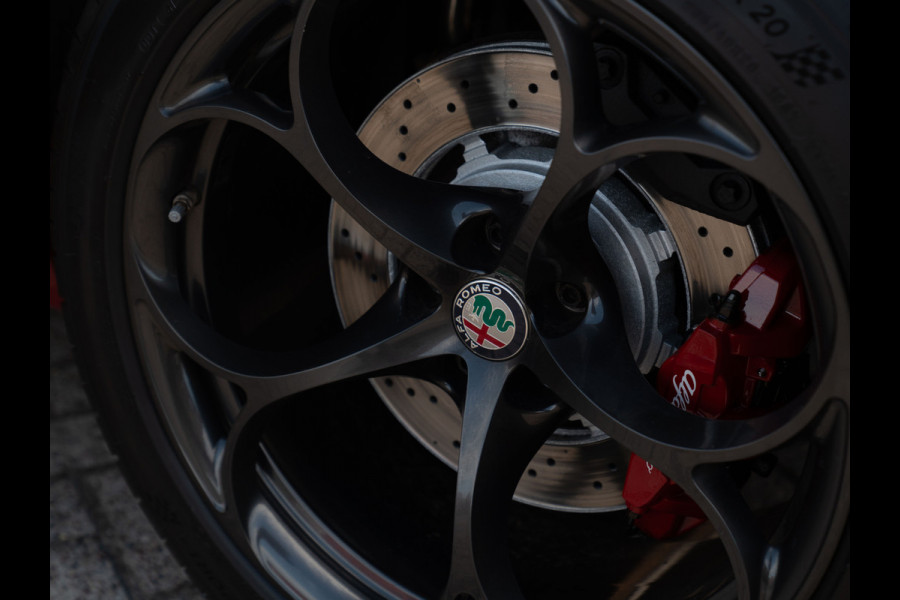 Alfa Romeo Stelvio 2.9 V6 AWD Quadrifoglio | Panoramadak | Rosso Competizione | Lederen dashboard